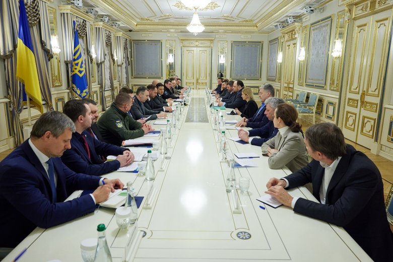 Успехи Украины в официальной войне с Россией: день первый, 22 февраля 01