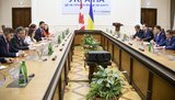 Глава МЗС Канади Фріланд підніме питання роздачі російських паспортів в ОРДЛО на рівні G7, - Гройсман