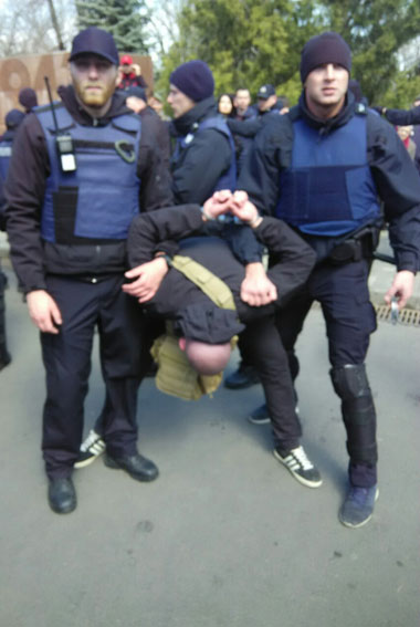 Полиция задержала 16 участников потасовки в Одессе 03