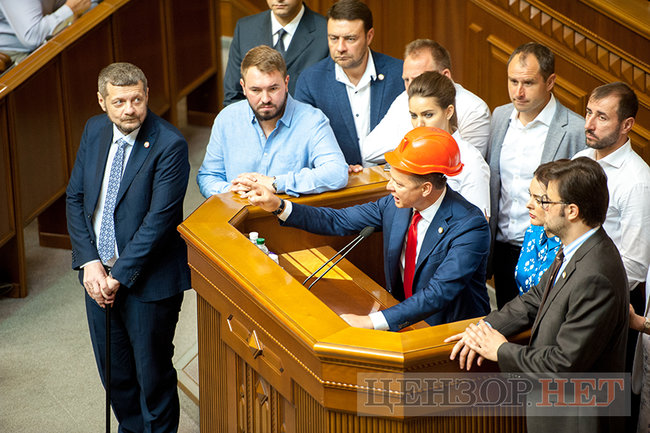 Шахов, що голосує за чотирьох, Ляшко в касці і розмова Новинського з Воропаєвим, - день роботи ВР 20 червня 08