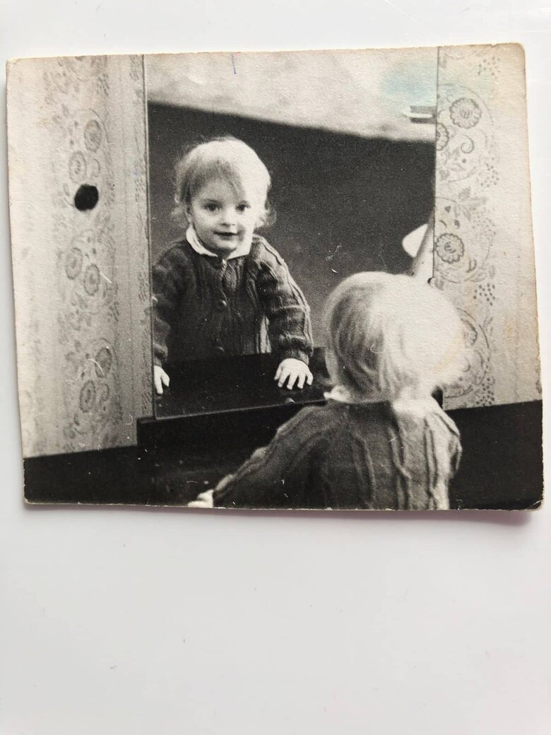 Сестра пораненого морського піхотинця з Азовсталі Михайла Діанова Альона: Ще на початку березня ми дізналися, що брата поранено в обидві ноги, а в правій руці постраждала і кістка. Чи отримує він медичну допомогу зараз у полоні - ми не знаємо 07