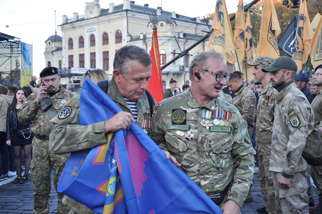 Националисты провели в центре Киева Марш УПА 17