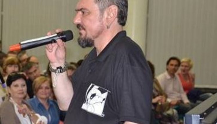 Горький Лук: "Все, что говорит "вата", – мне абсолютно пофиг. Если их злит то, что я пишу по-русски, – это прекрасно"