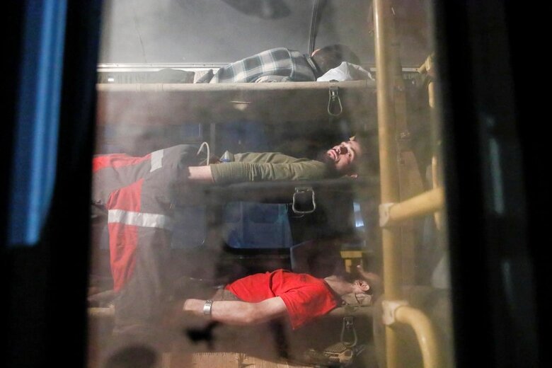 Buses with Ukrainian servicemen left Azovstal - Reuters 01