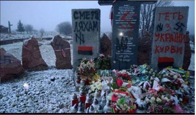 Вандали знову розмалювали памятники загиблим полякам на Львівщині 02