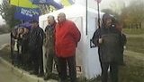 "Регионалы" телами закрывали палатки оппозиции от взора Януковича в Харькове. ФОТОрепортаж