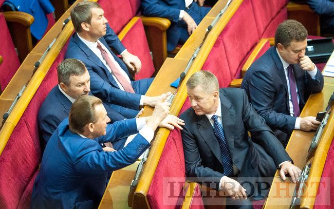 Відкриття сесії, жестикулювання Гройсмана, розмова Андрієвського й Луценко і плакат Медведчук підарешт - робочий день у ВР 4 вересня 12