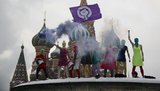 Возле Кремля арестовали панк-группу за песню "Путин засс...л". ФОТОрепортаж