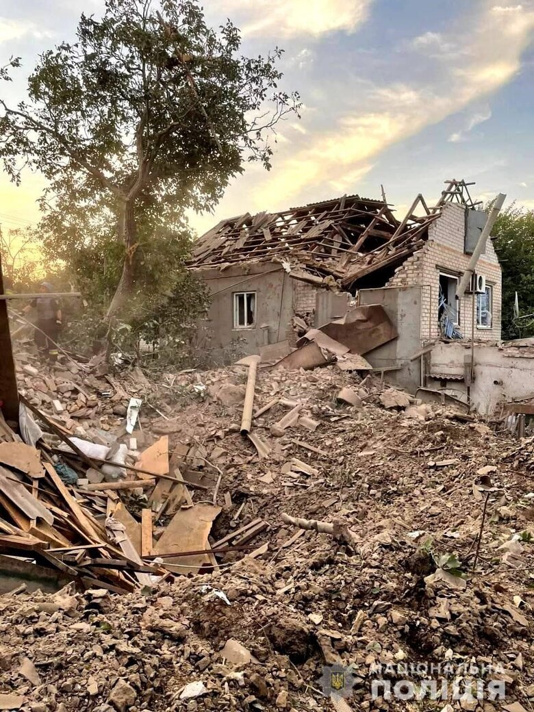 Рашисты нанесли удары по четырем населенным пунктам Запорожской области. Есть погибшие и раненые 03