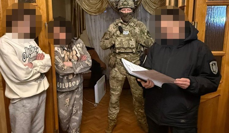 В Харькове ГБР разоблачило группировку, которую "крышевал" правоохранитель. ВИДЕО+ФОТОрепортаж