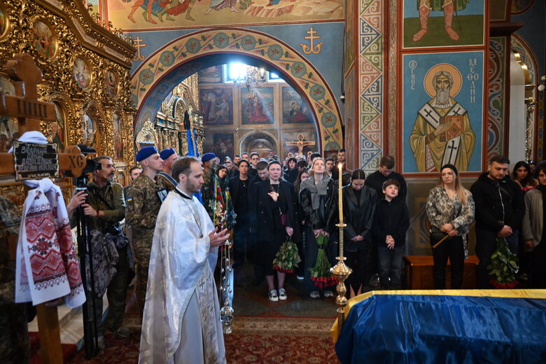 Прощання з полеглим воїном Денисом Зеленим