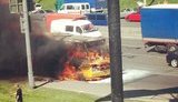 В Киеве взорвалась и горит маршрутка. ФОТО