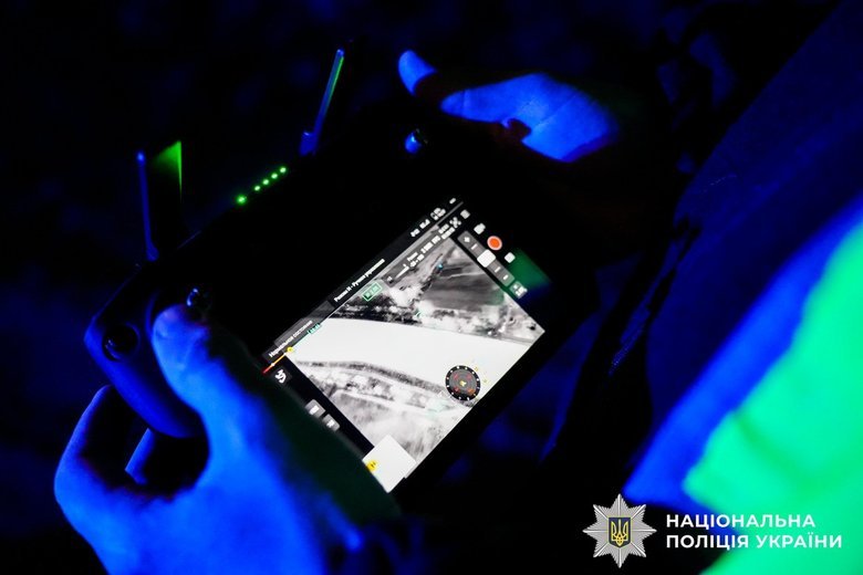 Мужчина стрелял из автомата по военным и полиции в Ровенской области