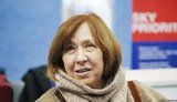 У Білорусі зі шкільних підручників прибрали згадку про Шушкевича і Алексієвич
