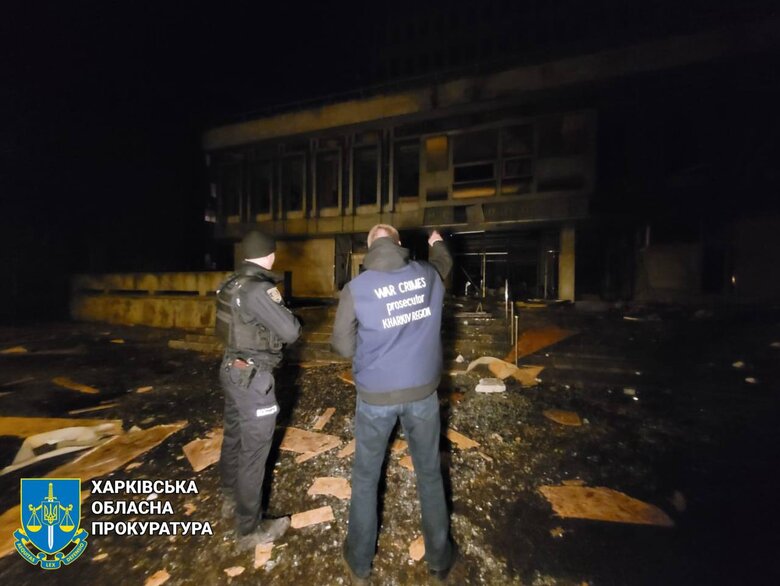 Последствия вражеской атаки дронами на Харьков: повреждены дома, финучреждение, админздания, магазины и аптеки 07