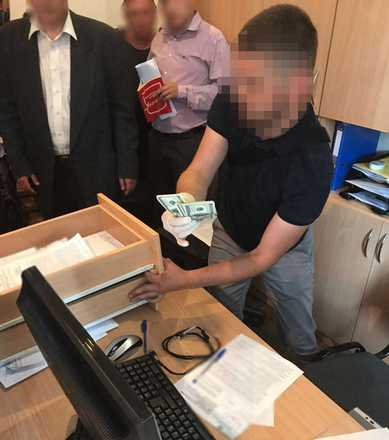 Чиновника з Київської аварійно-рятувальної служби затримано на хабарі, - Нацполіція 01 Чиновника з Київської аварійно-рятувальної служби затримано на хабарі, - Нацполіція 01