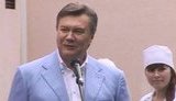 Янукович осмотрел кровати для рожениц со встроенным мр3-плеером: Мы тут решили, как говорят, скинуться - на ремонт, на реконструкцию. ВИДЕО.