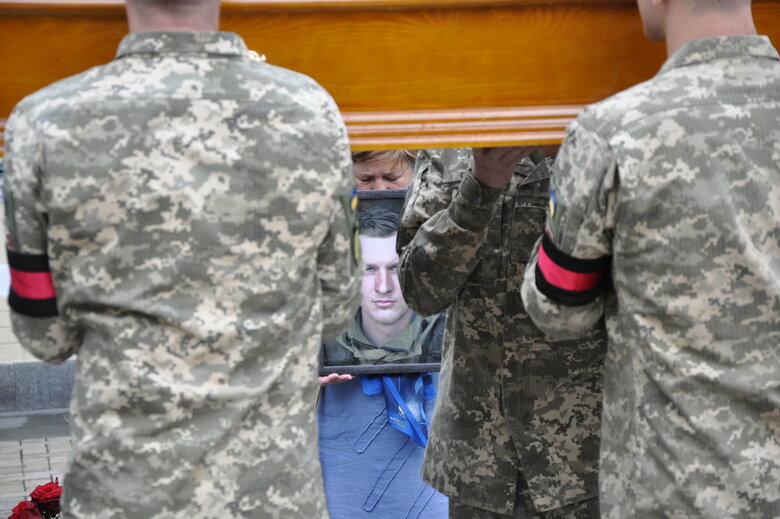 С комбатом 72 ОМБ Андреем Верхоглядом попрощались в Киеве 18