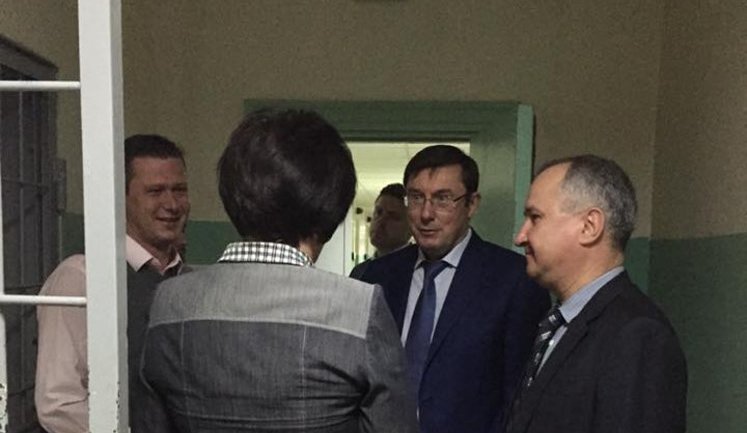 Луценко і Лутковська прийшли з позаплановою перевіркою в СІЗО СБУ через заяви Шимоновича про випадки катувань. ФОТО