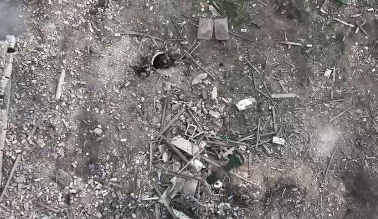 Бійці 503-го ОБМП скидами з дронів нищать окупантів у Кринках. ВIДЕО