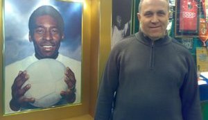 "Три дня не давали ни воды, ни еды. Били, в рот дуло автомата совали", - террористы "ЛНР" держали в подвале владельца первого в мире музея Пеле Николая Худобина. ФОТО