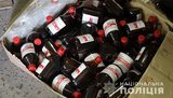 Трое прикарпатцев разливали спирт в "аптечные" бутылки и незаконно сбывали его в медучреждения, - полиция. ФОТОрепортаж