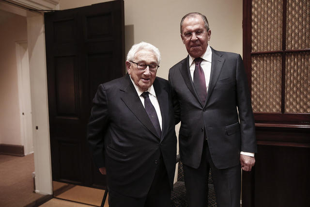 У США розгорівся скандал через проникнення фотографа ТАСС на зустріч Трампа з Лавровим: Він міг діяти в інтересах спецслужб РФ 06