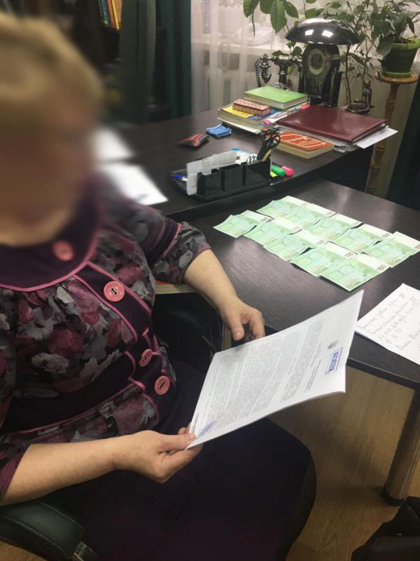 У Києві на хабарі в тисячу євро затримано суддю 02