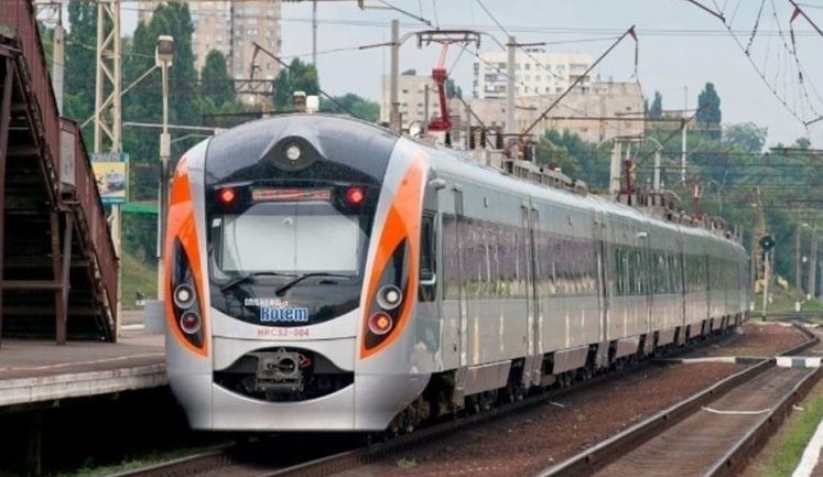 "Укрзалізниця" меняет время отправления некоторых пассажирских поездов. СПИСОК
