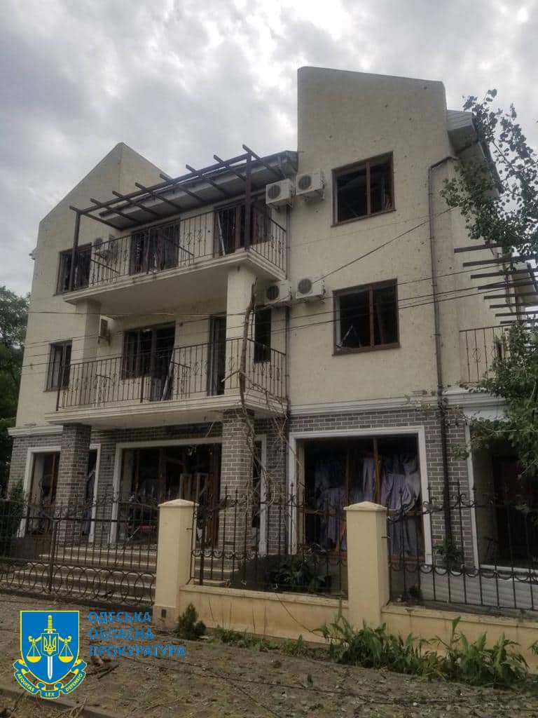 Рашисты обстреляли курортный поселок в Одесской области, погибших и раненых нет, повреждены дома, - прокуратура 14