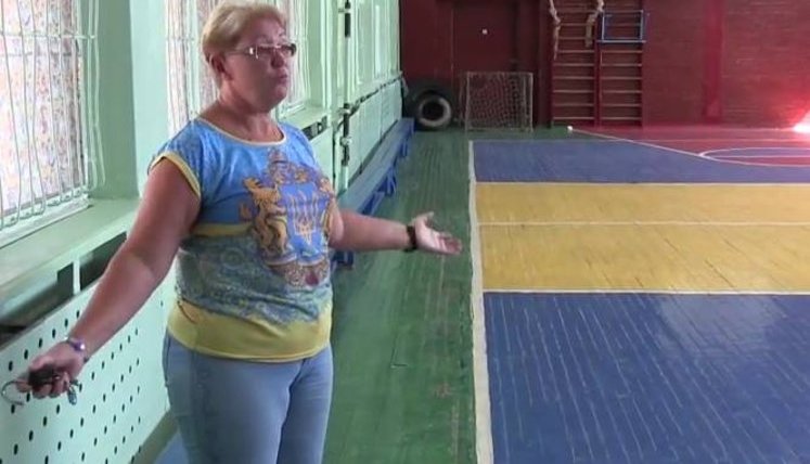 В Днепродзержинске преподавателя русскоязычной школы обвинили в "чрезмерном патриотизме и любви к Украине". ВИДЕО