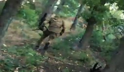 росіянин тікає від дрона