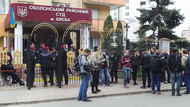Торнадовцев доставили в Оболонский райсуд Киева 17 Торнадовцев доставили в Оболонский райсуд Киева 17