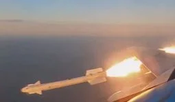 Украинский самолет атаковал вражескую цель на воде: пилот показал запуск ракеты и мощный взрыв