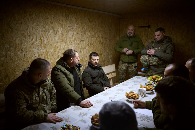Володимир Зеленський нагородив воїнів 65-ї ОМБр за подвиги в обороні Запоріжжя