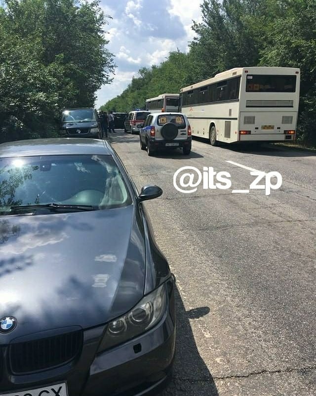 Автомобіль УДО з кортежу Зеленського спровокував ДТП з колоною автобусів з дітьми: Жертв немає 08 Автомобіль УДО з кортежу Зеленського спровокував ДТП з колоною автобусів з дітьми: Жертв немає 08
