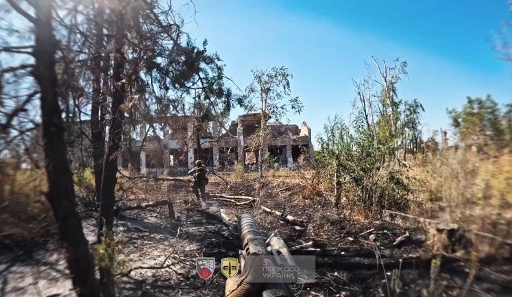 Triarium special forces storm building housing ruscists in Sichneve, Dnipropetrovsk region. VIDEO