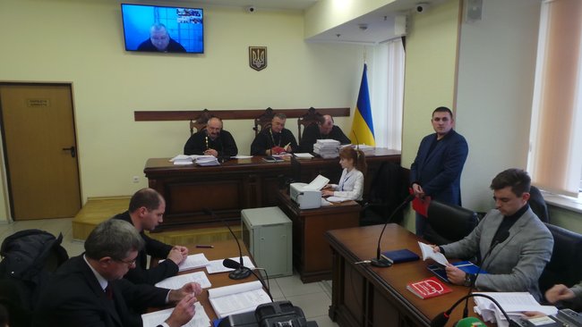 Суд розглядає апеляцію на арешт обвинуваченого у закупівлі неякісних бронежилетів Марченка: під будівлею суду відбувається акція на підтримку генерала 16