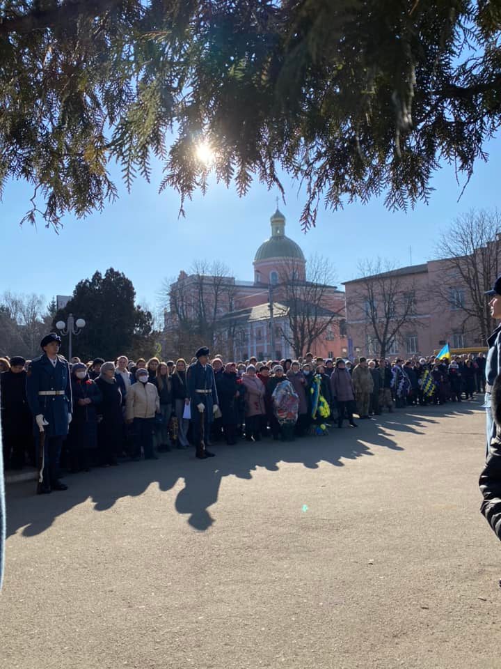 На Вінниччині попрощалися із загиблим внаслідок російського обстрілу воїном 56-ї ОМПБр Денисом Кононенком 08