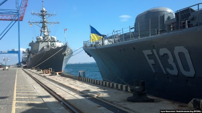 В Одессу прибыл американский ракетный эсминец Портер 02