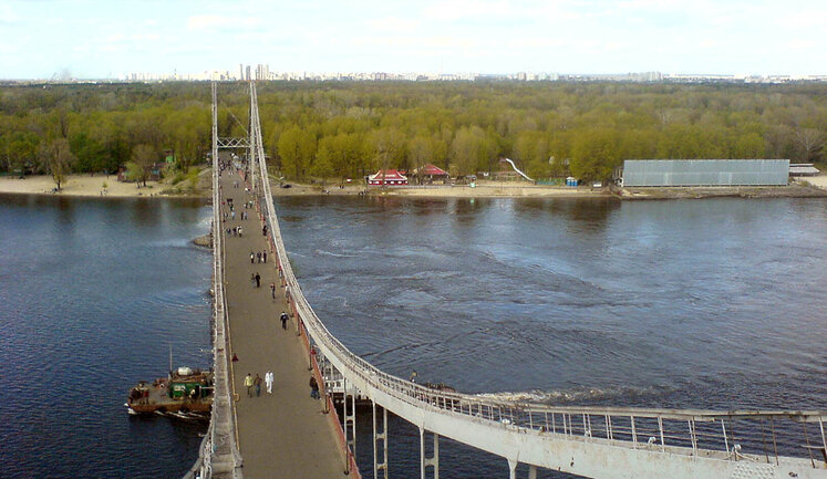 У Києві затвердили порядок в’їзду транспорту на Труханів острів