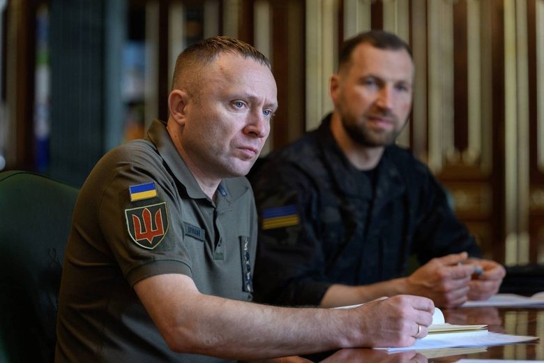 Зеленський заслухав доповіді Драпатого, Хмари та Паліси
