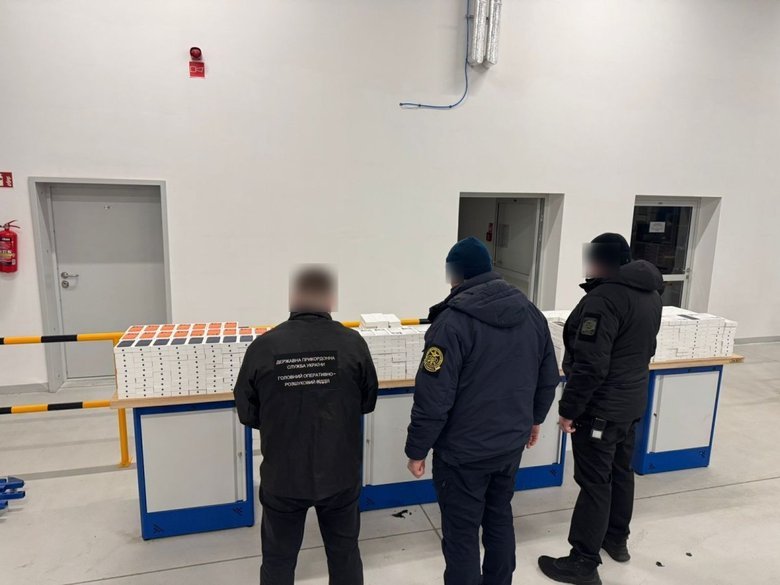 Контрабанда техніка Apple на 35 млн грн