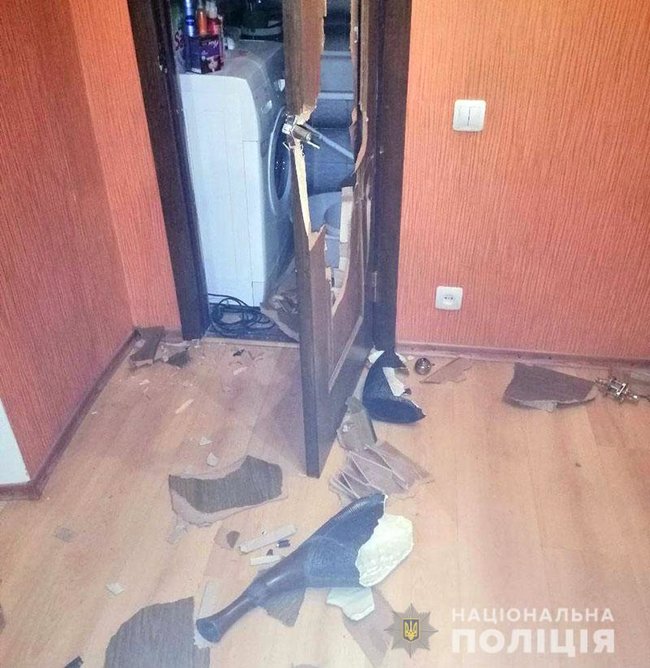 Дві людини загинули унаслідок вибуху в Марїнці, - Нацполіція 03