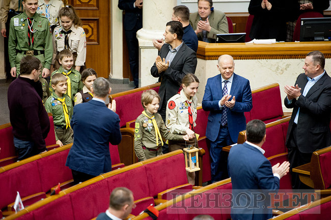 Пластуни принесли в Раду Вифлеємський вогонь миру 02
