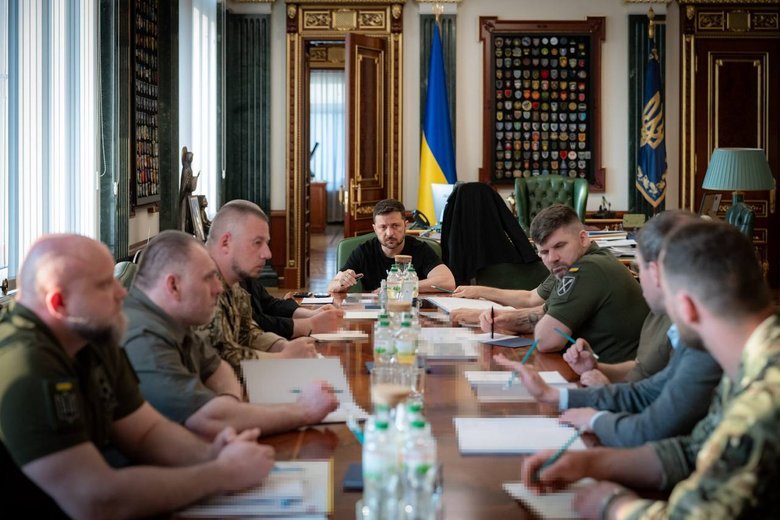 Президент Зеленський під час наради щодо захисту інфраструктури у червні 2025 року.