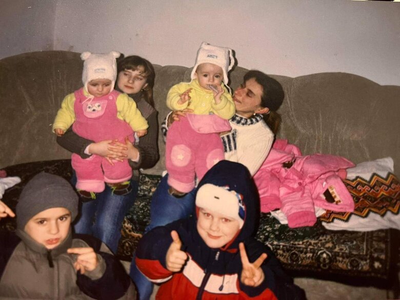 Діма, яка війна?! Тобі вісімнадцять! - Я піду! Я мушу там бути. Розмова із сім’єю Да Вінчі 16