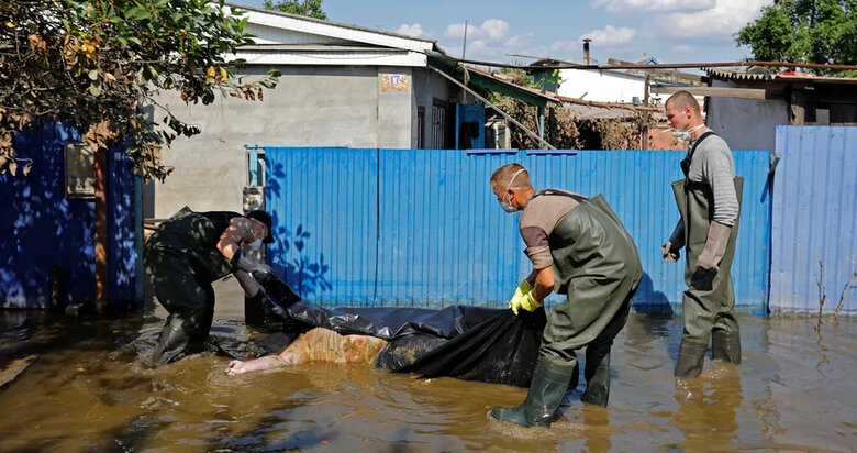 Reuters опублікувало фото з тілами загиблих під час затоплення окупованої Голої Пристані на Херсонщині (18+) 02