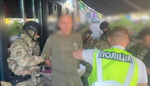 $82 000 за допомогу у перетині кордону: в Києві поліція затримала організатора схеми. ФОТОрепортаж