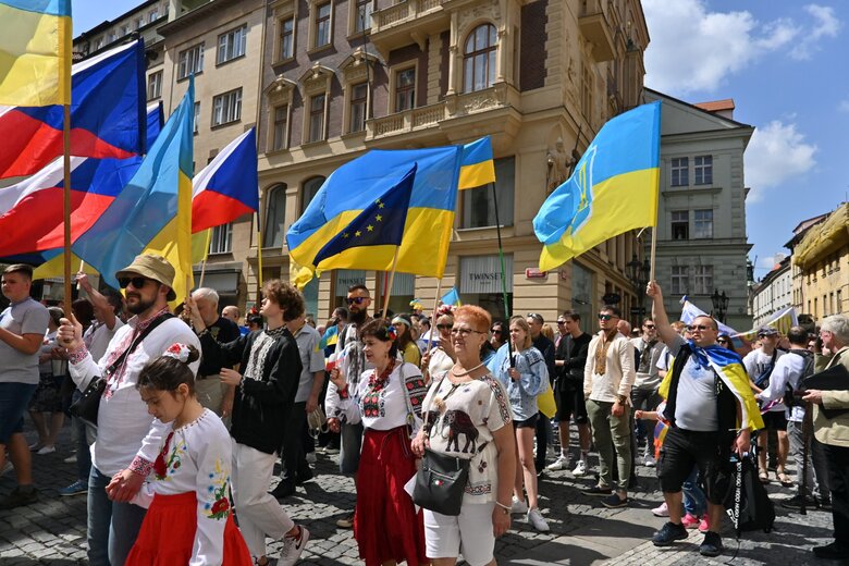 У Празі відбувся парад вишиванок 11
